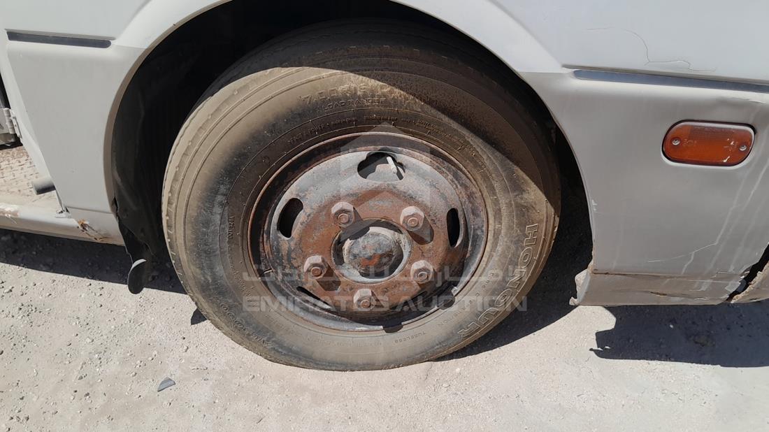 2006 Mitsubishi Rosa — Front Right Tyre — Photo 28