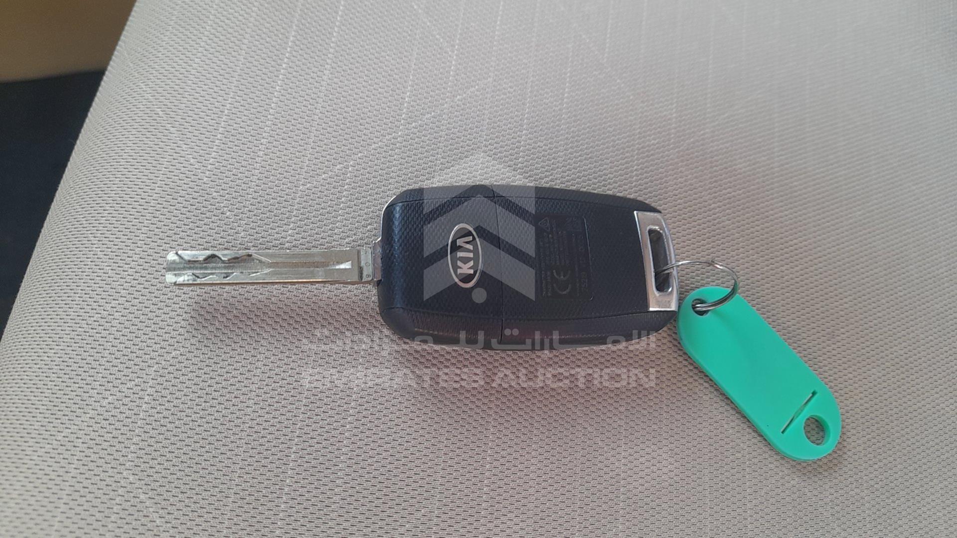 2020 KIA CARNIVAL VIN: KNAMB8121L6645488
