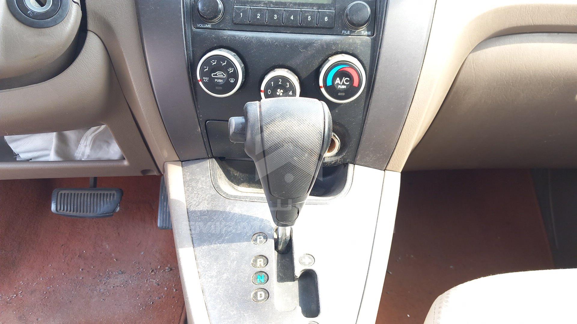 2009 HYUNDAI TUCSON VIN: KMHJM81B19U945936