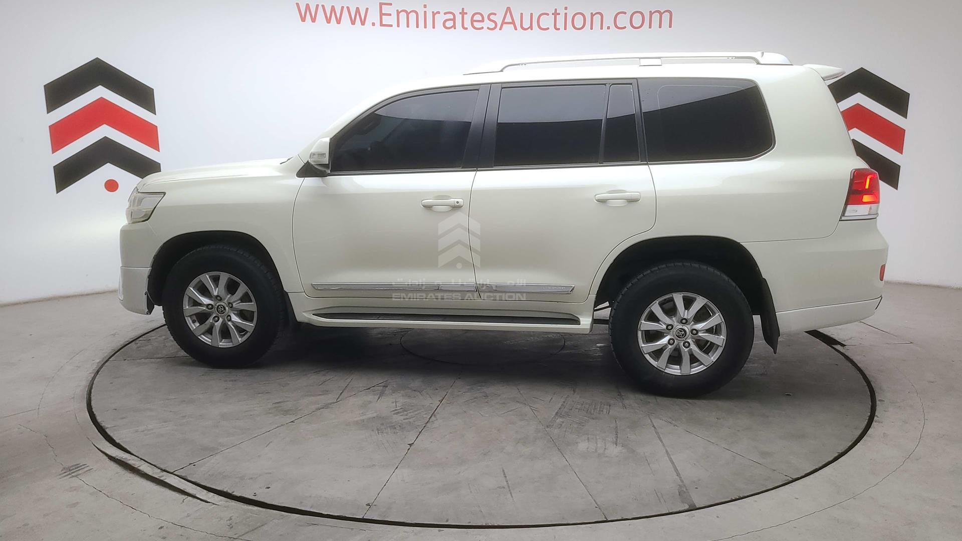 2017 TOYOTA LAND CRUISER VIN: JTMHU01JXH4137417