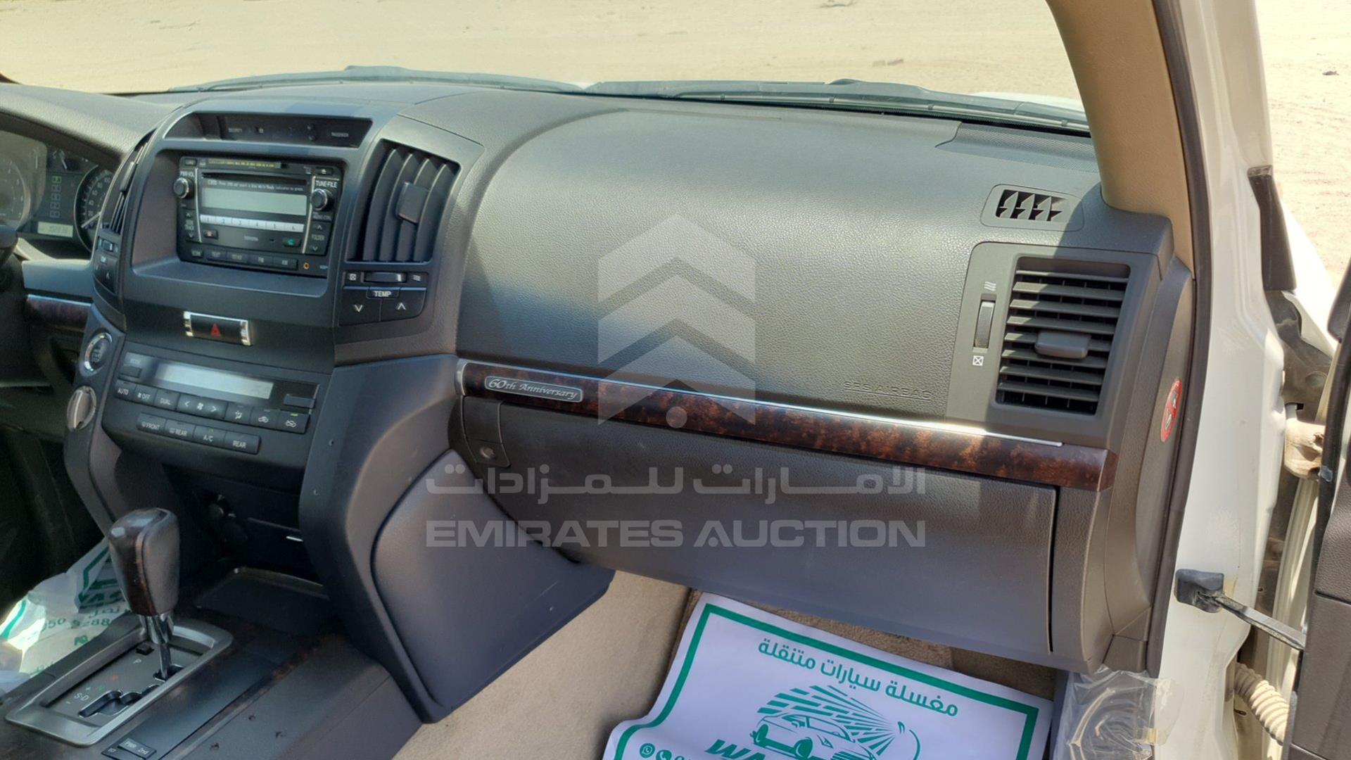 2011 TOYOTA LAND CRUISER VIN: JTMHT09J8B4041784