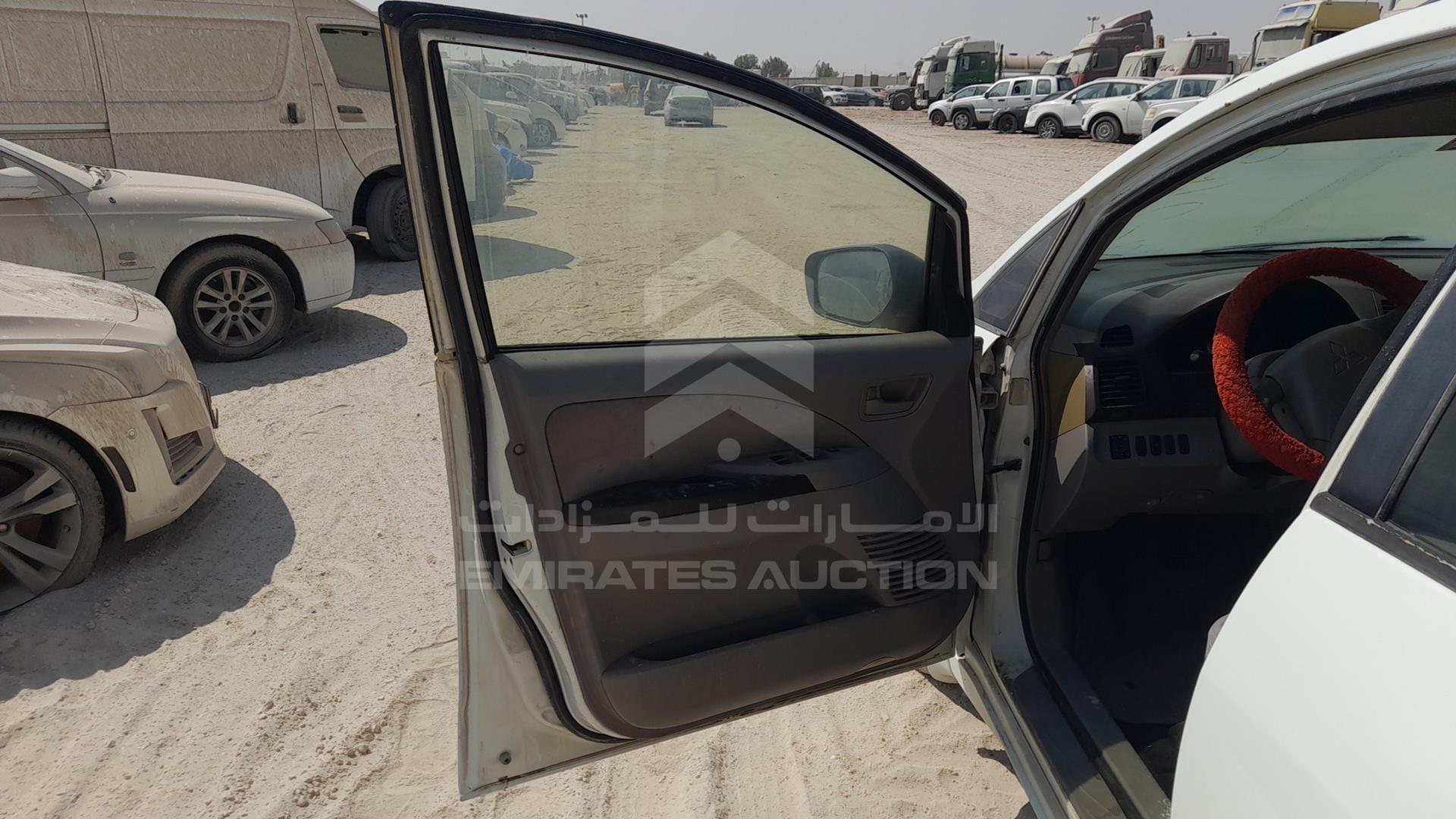 2005 MITSUBISHI GRANDIS VIN: JMYLRNA4W5Z703521