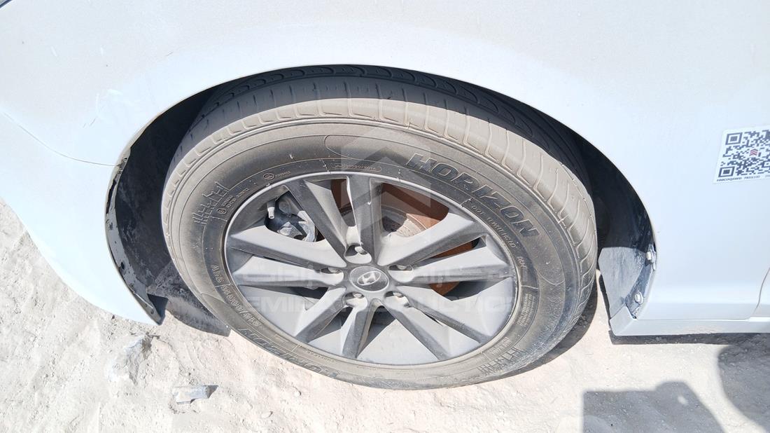 2015 Hyundai Sonata — Front Left Tyre — Photo 31