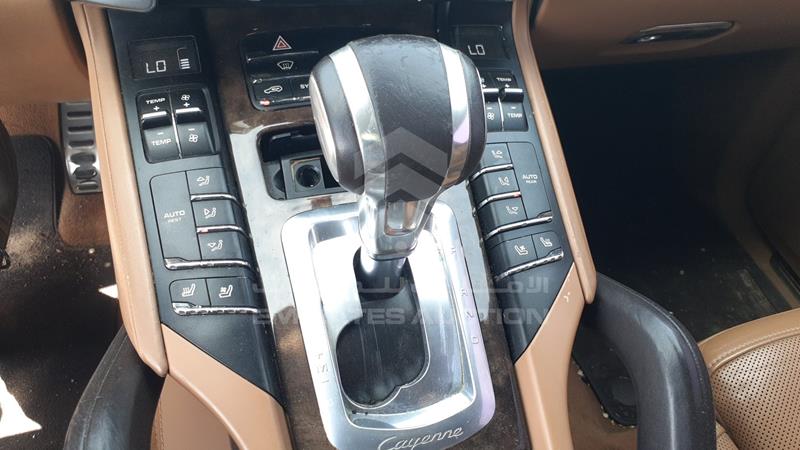 WP1ZZZ92ZFLA58456 Auction: EmiratesAuction Lot: 409142 WP1ZZZ92ZFLA58456 Porsche Cayenne S 2015 GOLD Photo 18