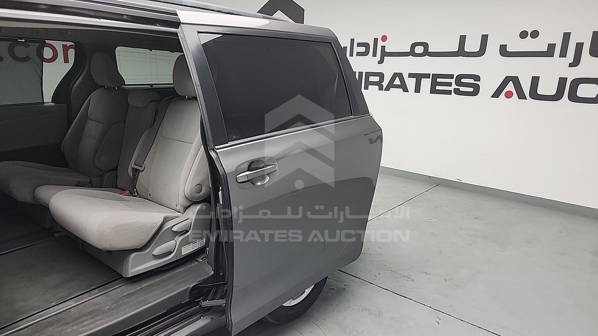 2017 TOYOTA SIENA VIN: 5TDKZ3DC6HS835890