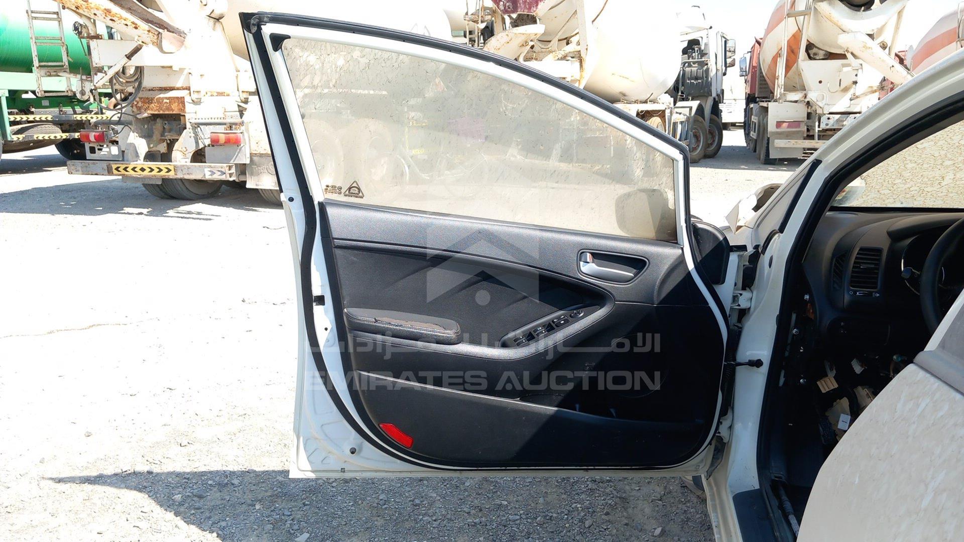 2013 KIA CERATO VIN: KNAFK4111D5806888