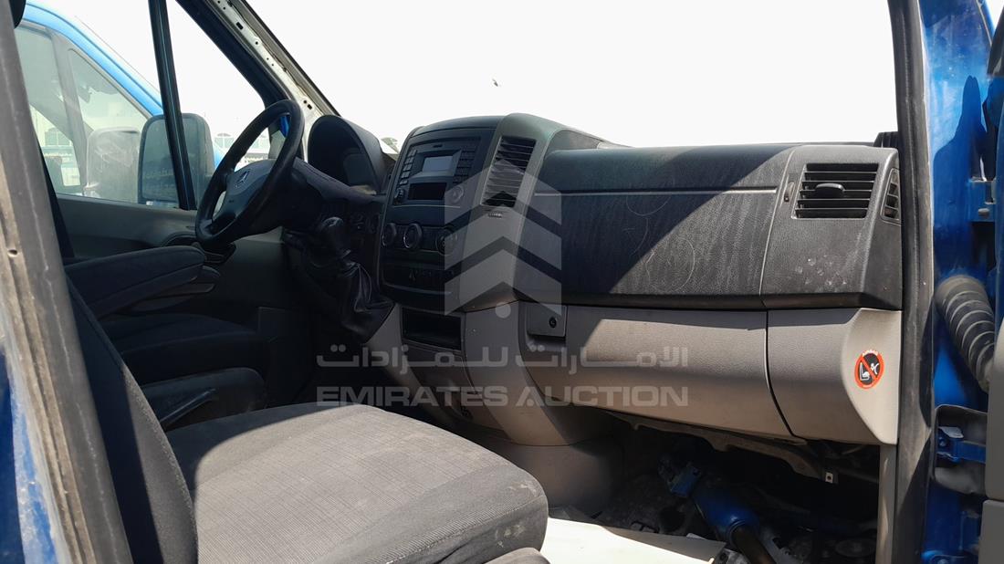 مرسيدس سبرينتر 2017 — زاوية واجهة الراكب الأمامي الأيمن — صورة 21