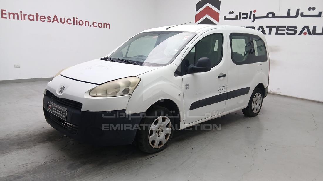 2015 Peugeot Partner — Front Left Angle — Photo 5