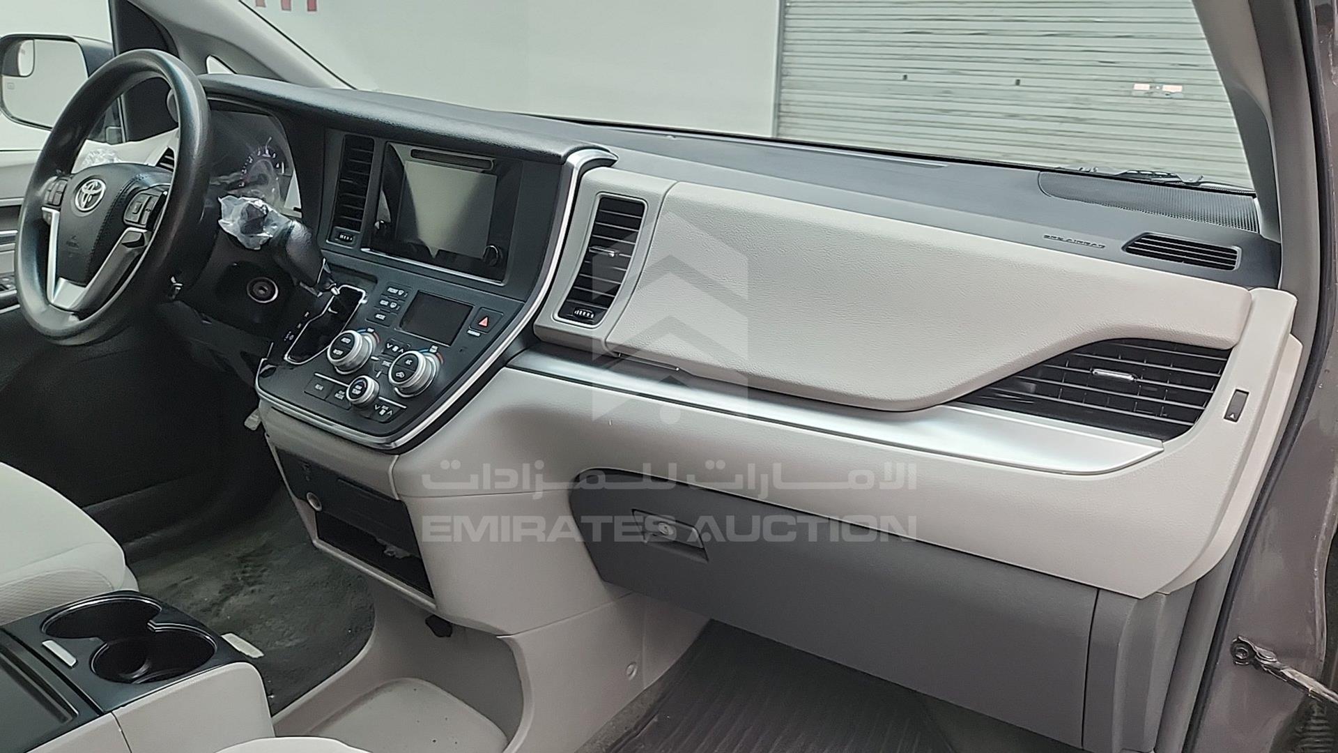 2017 TOYOTA SIENA VIN: 5TDKZ3DC6HS835890