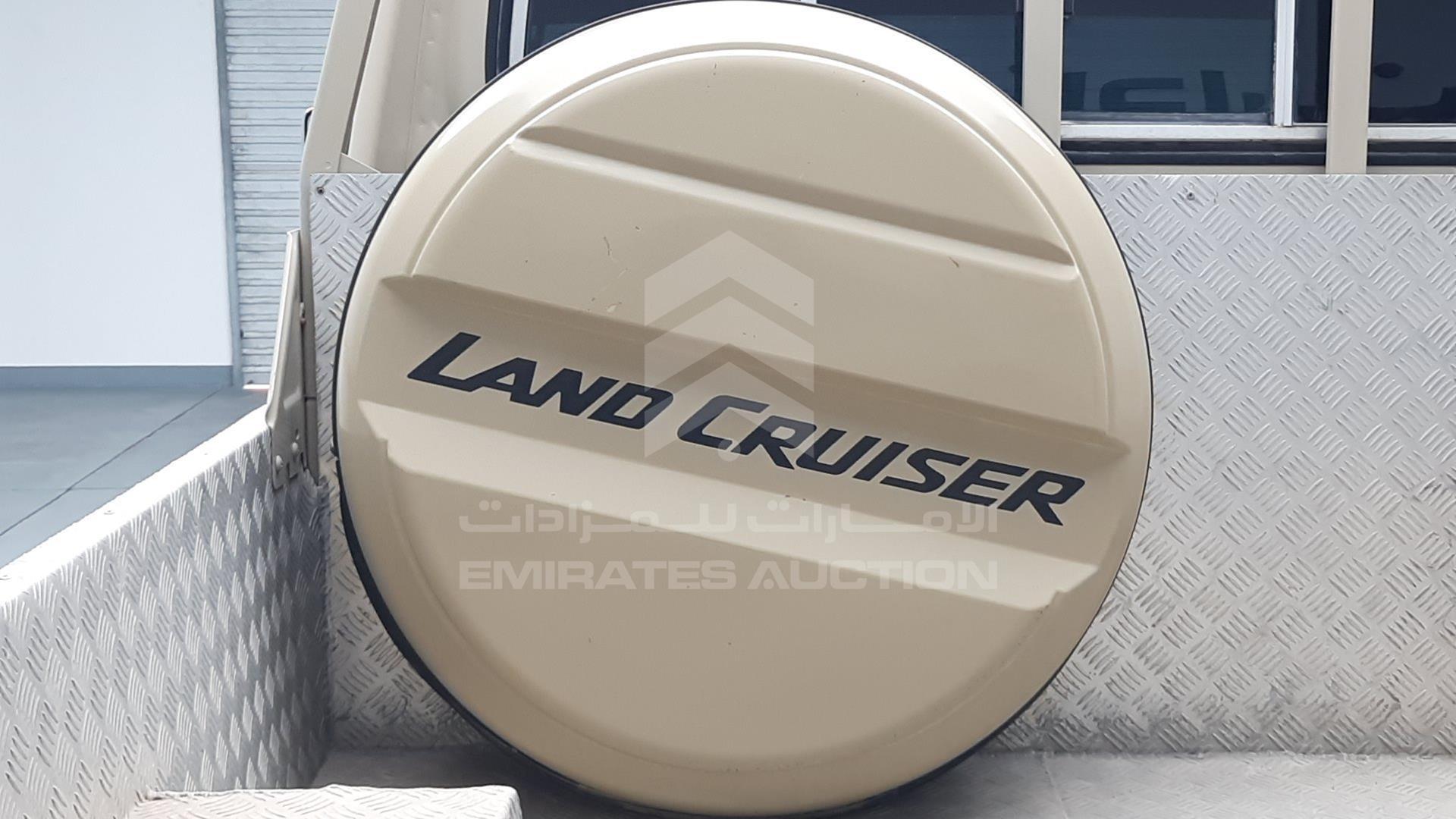 2001 TOYOTA LAND CRUISER VIN: JTFLJ73J016005504