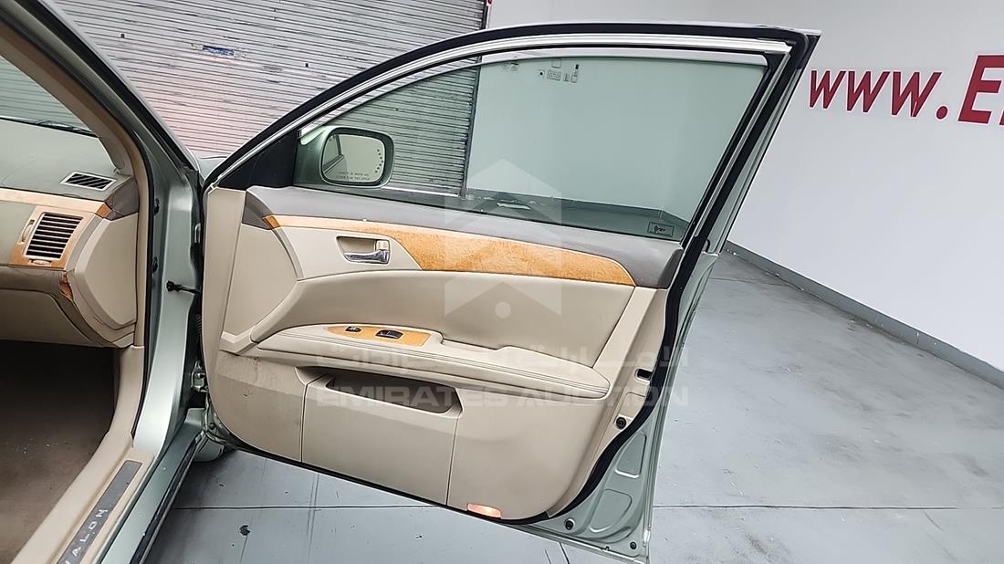 2006 Toyota Avalon — Front Right Door — Photo 30