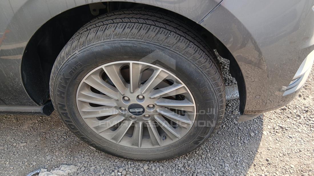 2021 Lincoln Navigator — Front Right Tyre — Photo 34