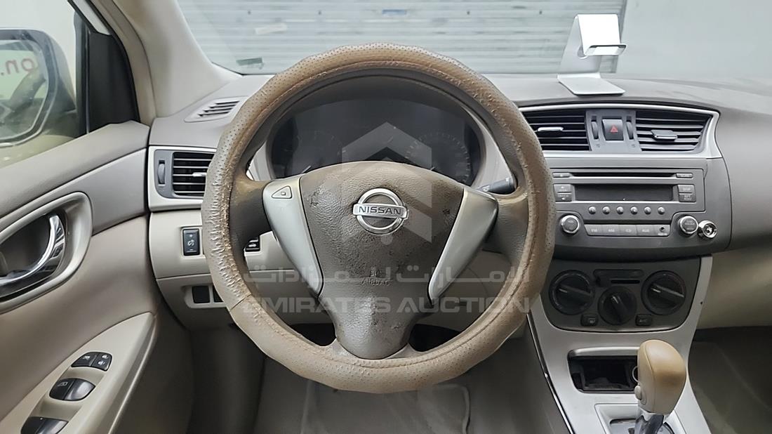 2014 Nissan Sentra — Steering & Mounted Controls — Photo 17