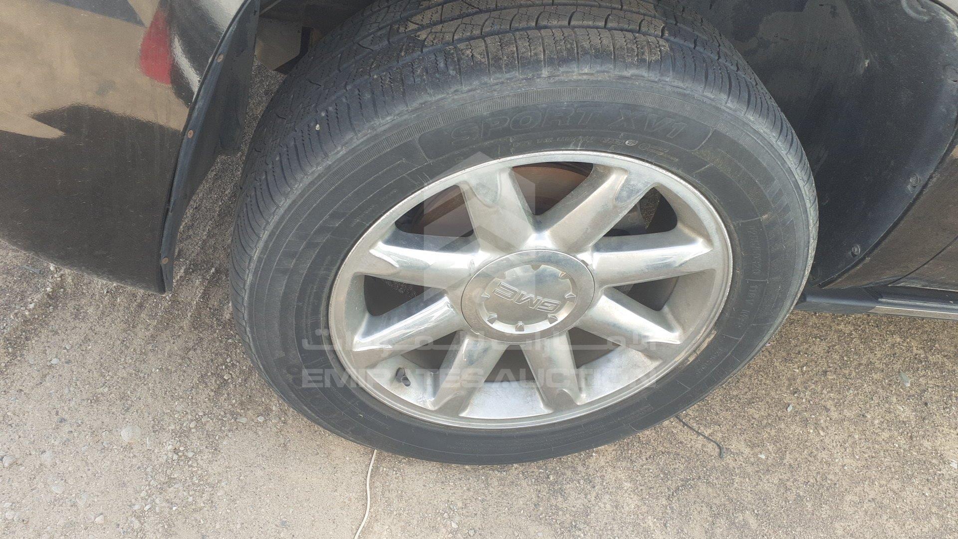 1GKS27EF8CR172113 - 2012 GMC Yukon - #355113