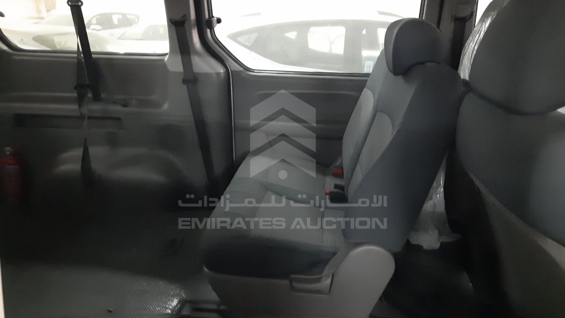 2018 HYUNDAI H1 VIN: KMHWG81RXJU967562