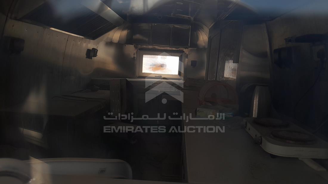تريلر Food Truck — زاوية واجهة الراكب الأمامي الأيمن — صورة 10