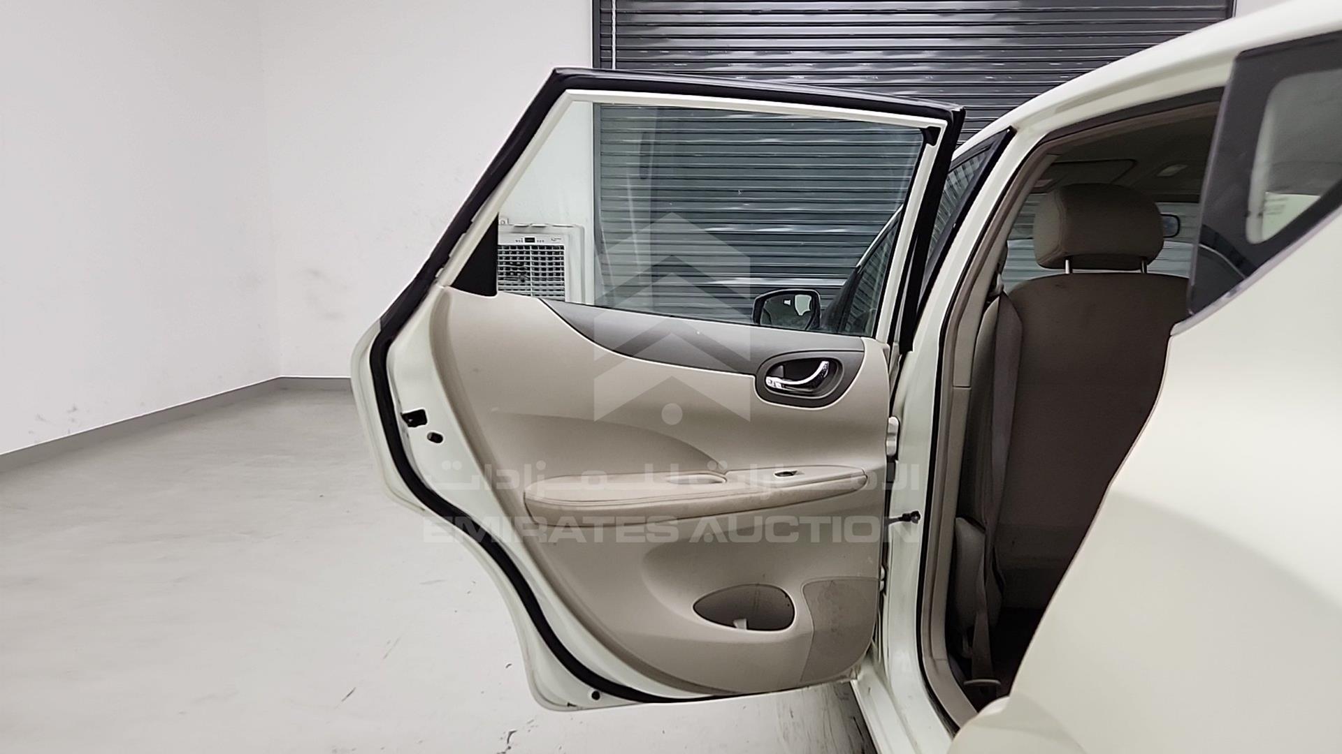 2014 NISSAN TIIDA VIN: MNTAC2C96E6000423