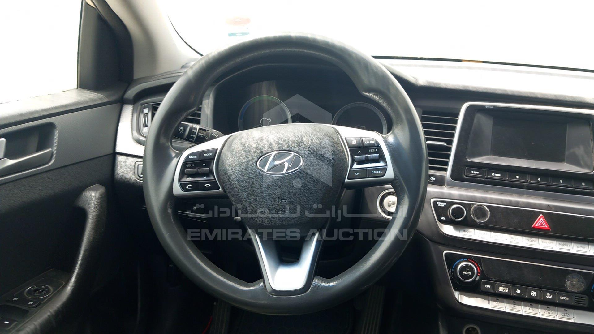 2019 HYUNDAI SONATA VIN: KMHE24137KA093026