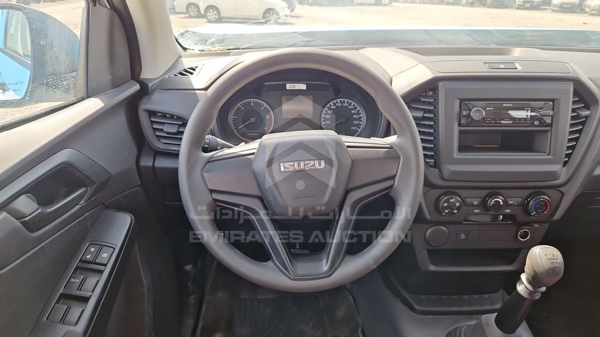 2024 ISUZU D-MAX VIN: MPAEL3376RT008775