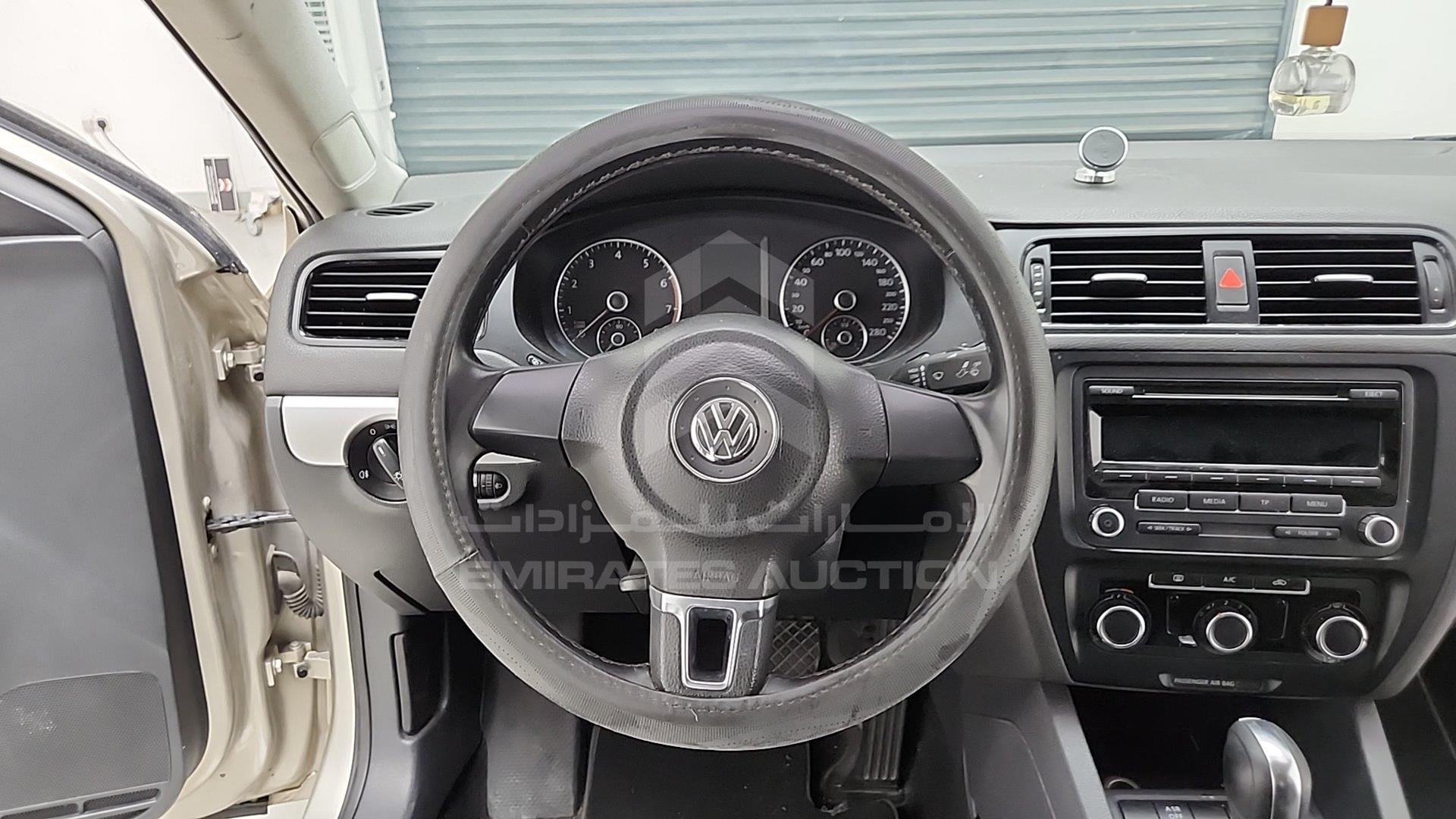 2014 VOLKSWAGEN JETTA VIN: WVWRV1AJ4EM215497