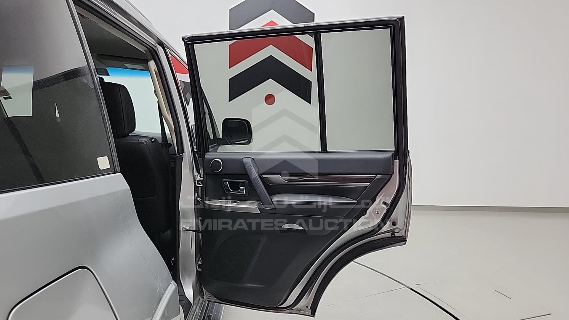 2020 MITSUBISHI PAJERO VIN: JE4MR62M7LJ713055
