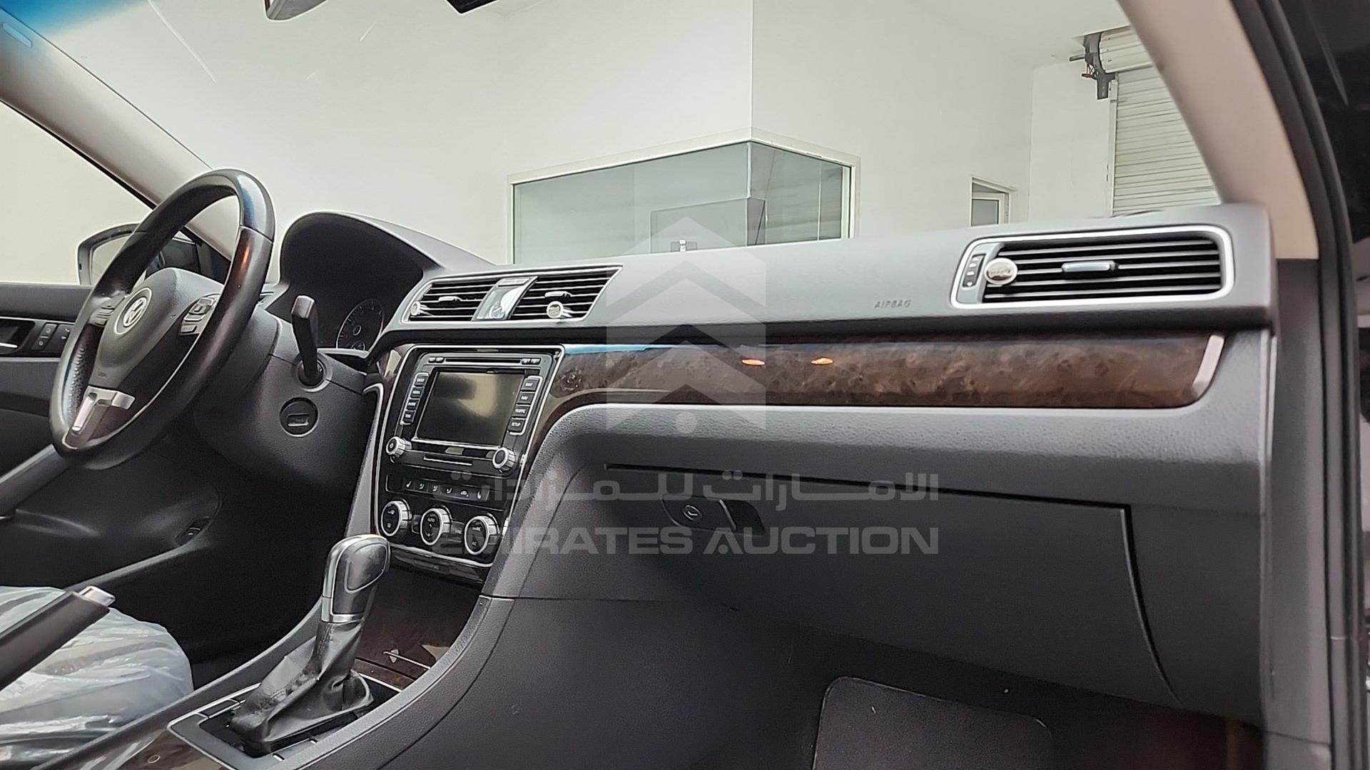 2015 VOLKSWAGEN PASSAT VIN: WVWCR7A38FC001182