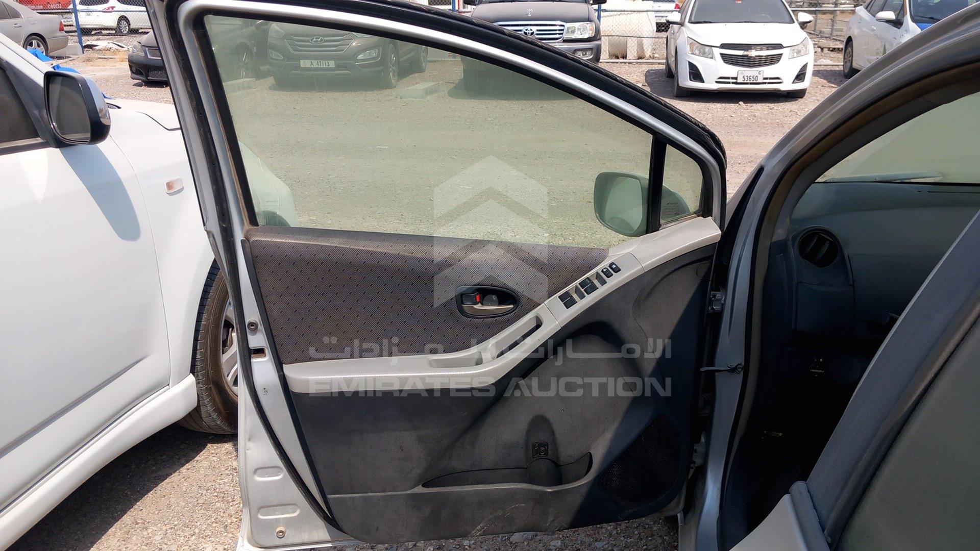 2009 TOYOTA YARIS VIN: JTDKW923795125841
