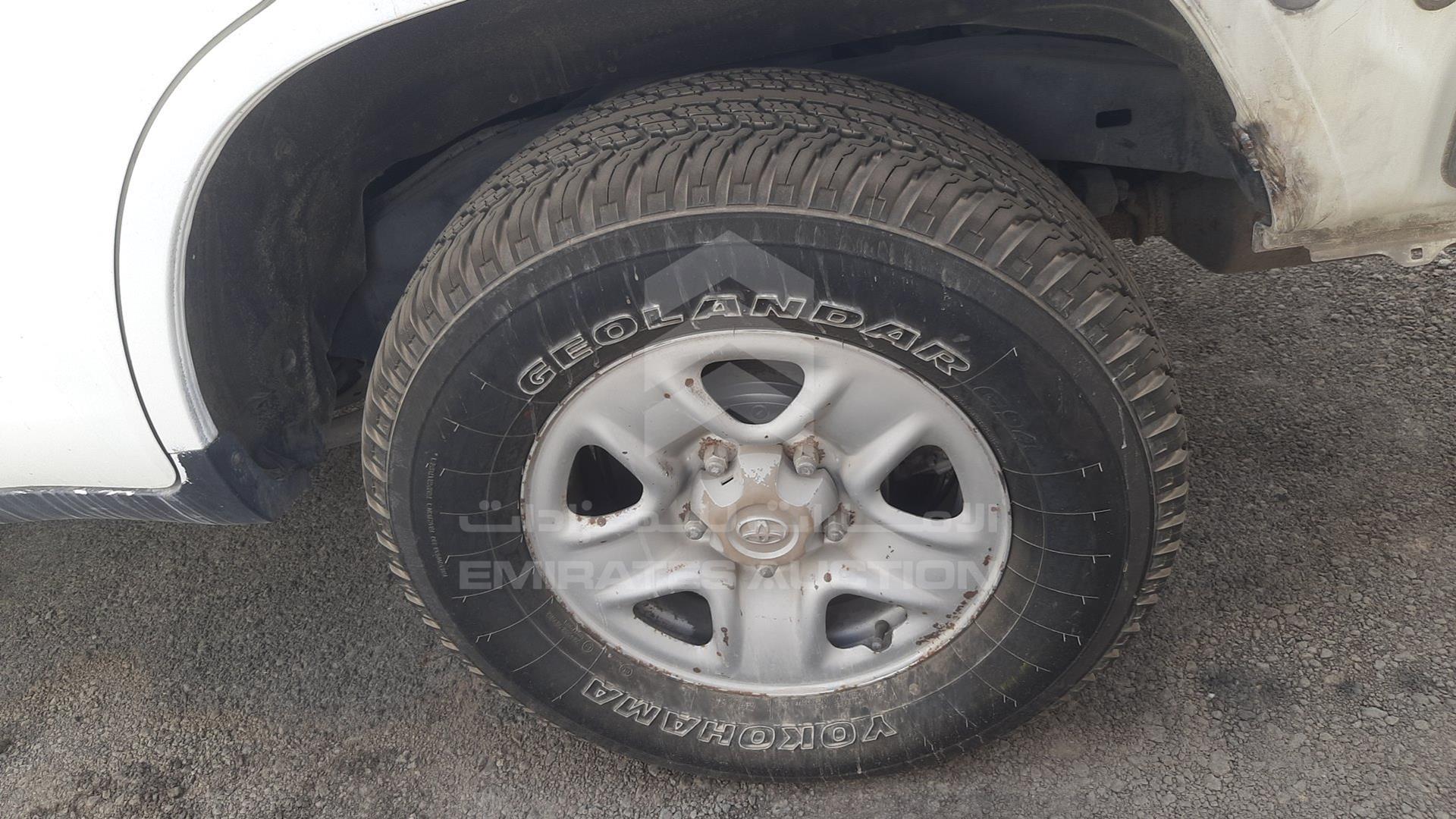 2011 TOYOTA LAND CRUISER VIN: JTMDU09J4B4032012