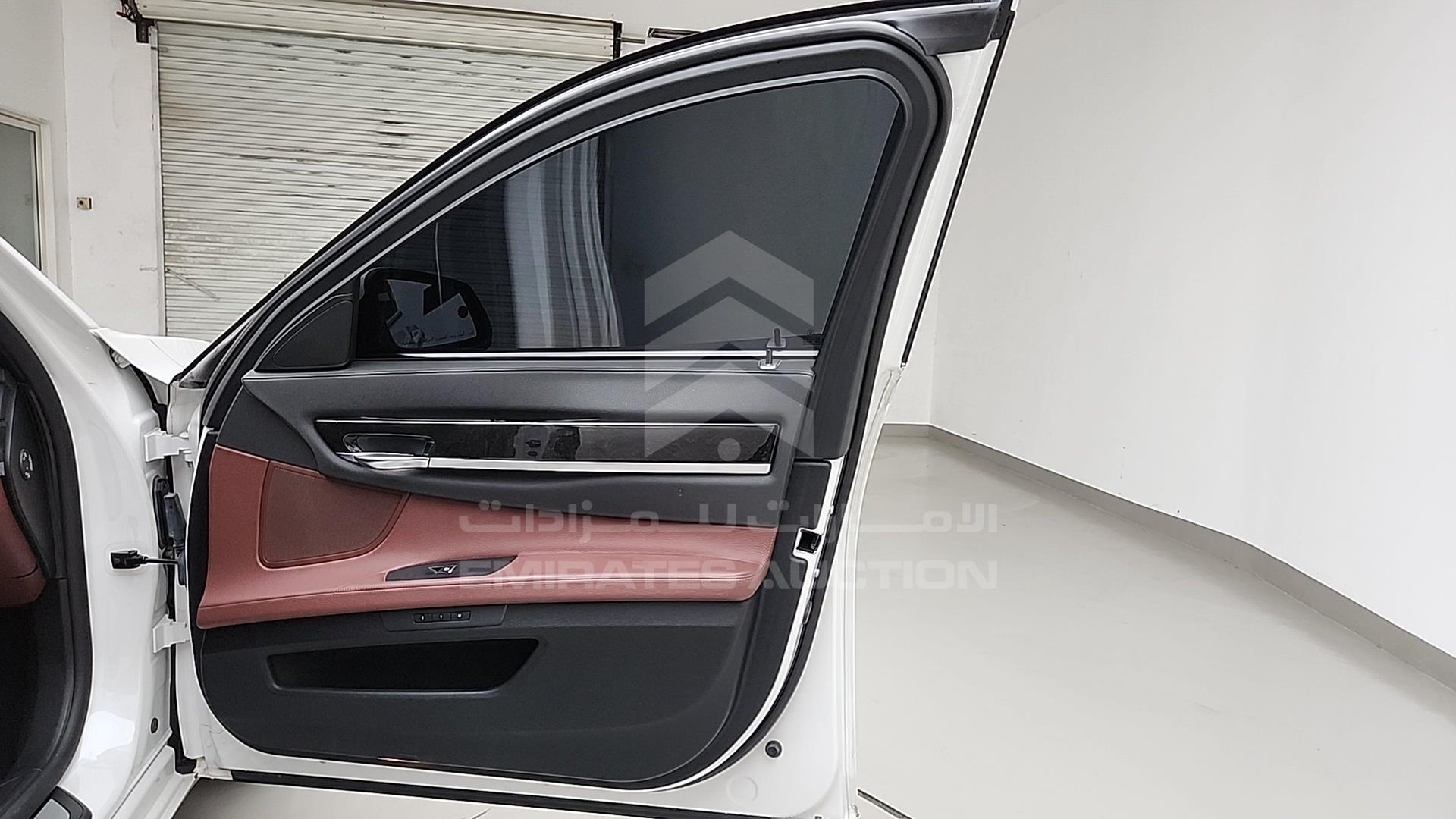 2015 BMW 730 VIN: WBAYE2105FD837047