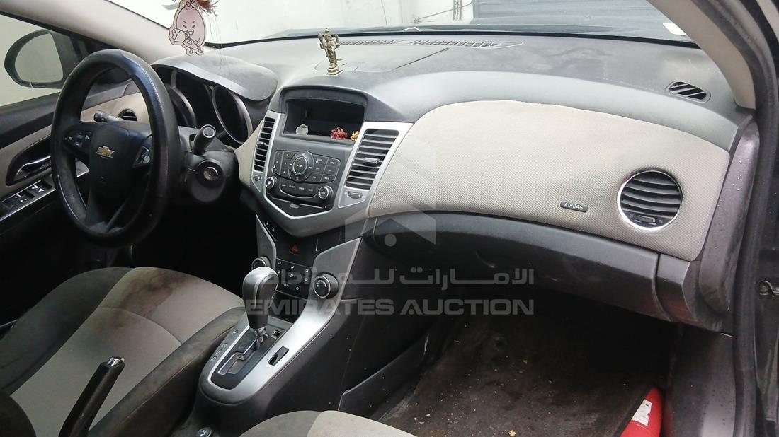 شيفروليه كروز 2012 — زاوية واجهة الراكب الأمامي الأيمن — صورة 26