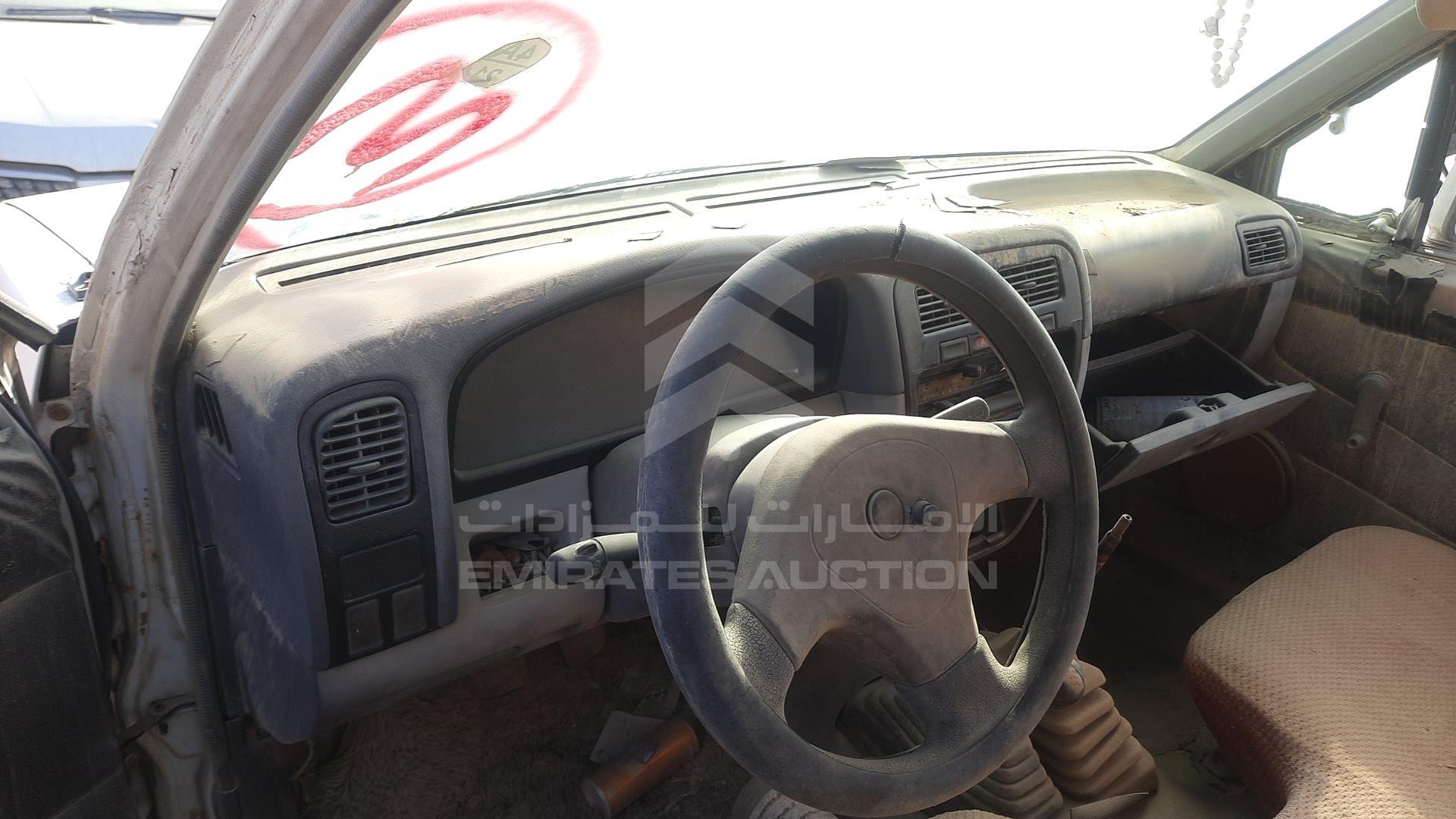 0 NISSAN PICKUP VIN: JN1CBUD21Z0450403