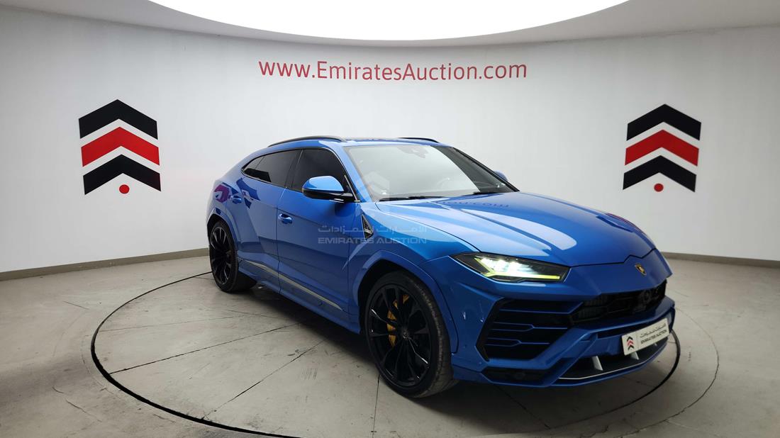 2021 Lamborghini Urus — Front Right Angle — Photo 12