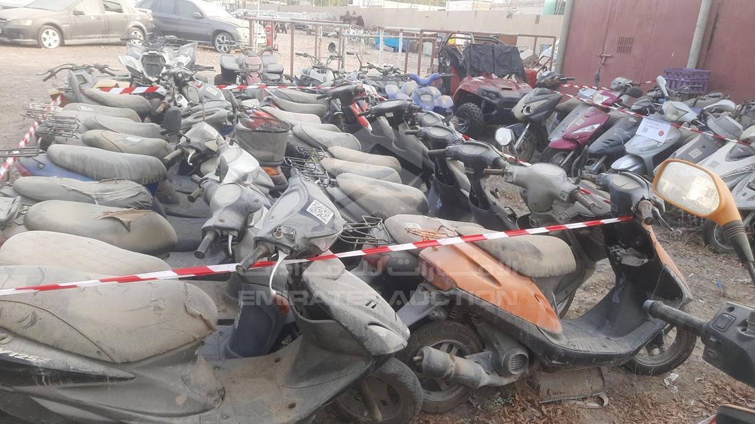 20 Scooter - Scrap without document — Rear Right Angle — Photo 17