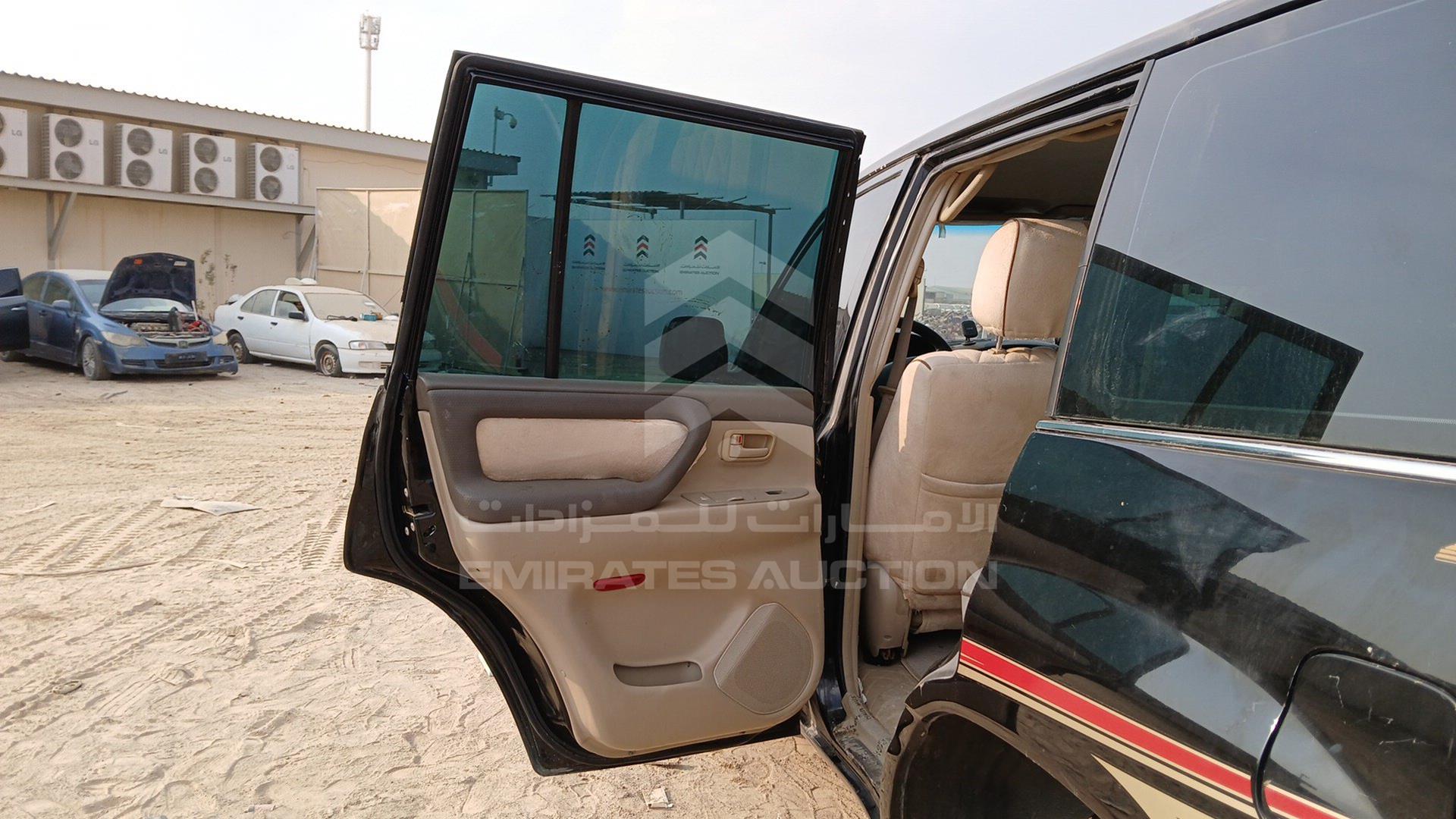 2005 TOYOTA LAND CRUISER VIN: JTEHJ09J755122002