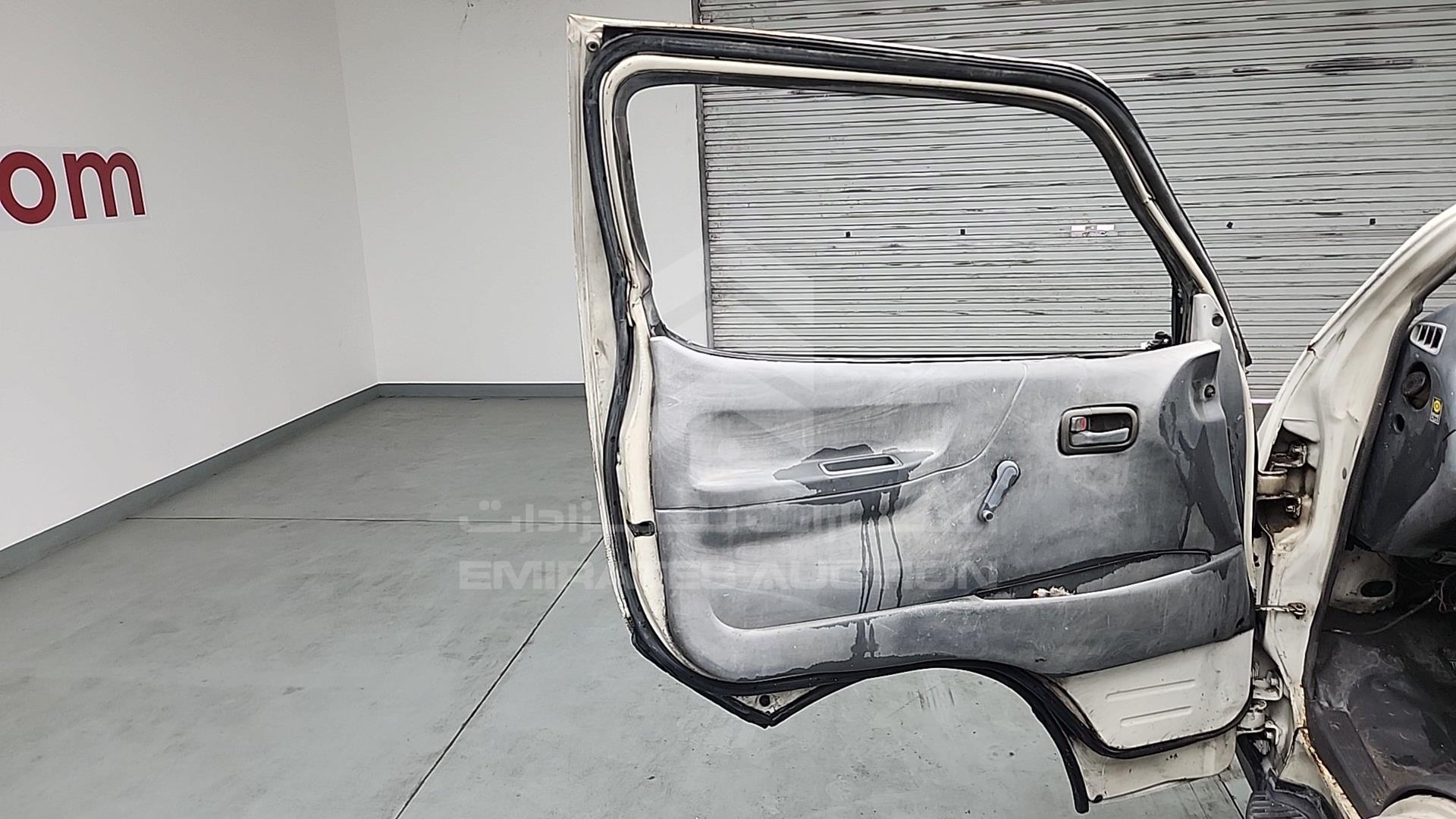 2004 TOYOTA HIACE VIN: JTCFR119347101604