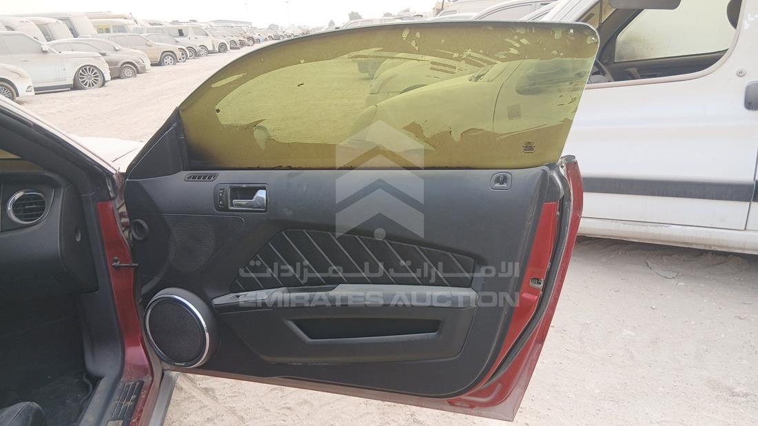 فورد موستانج 2012 — الباب الأمامي الأيمن — صورة 24