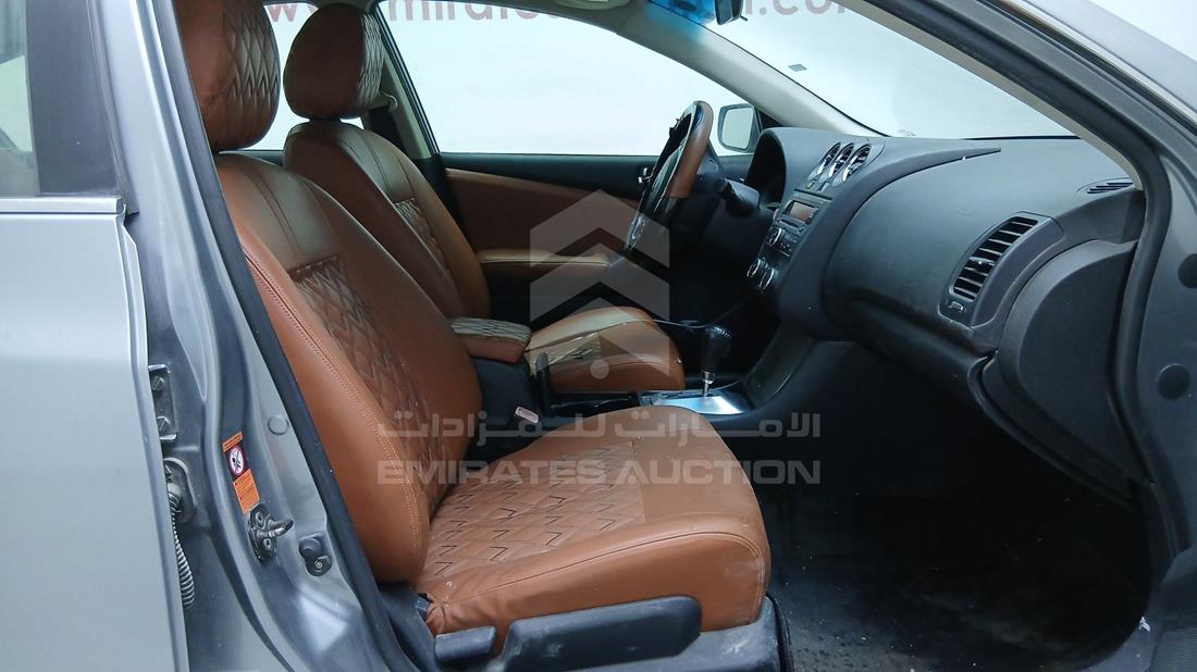 نيسان التيما 2009 — زاوية الراكب الأمامي للمقعد — صورة 27