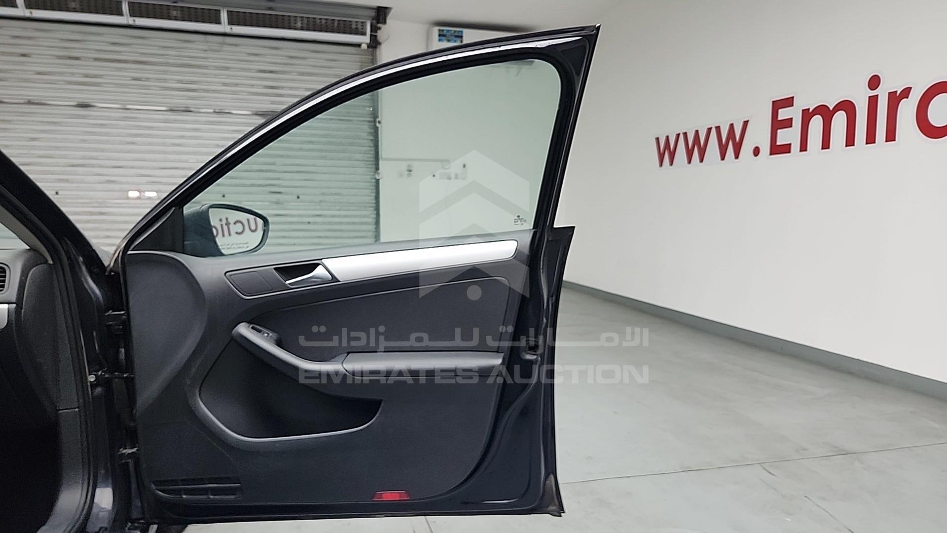 2015 VOLKSWAGEN JETTA VIN: WVWRV1AJXFM200939
