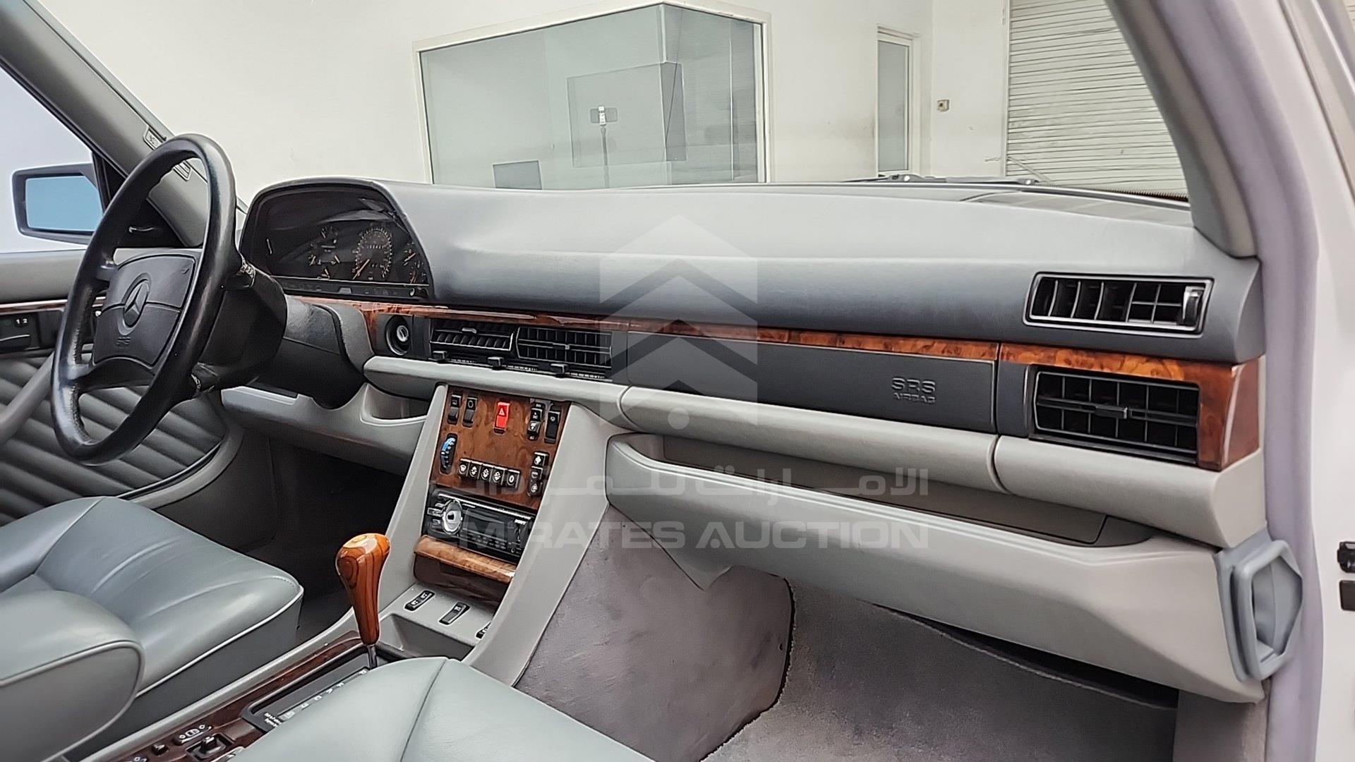 1990 MERCEDES SEL 560 VIN: WDBCA39E7LA537035