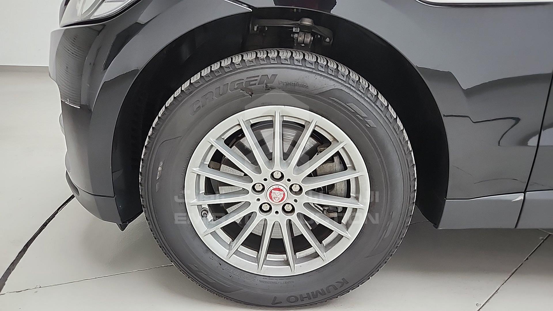 2017 JAGUAR F-PACE VIN: SADCA2BV1HA055730