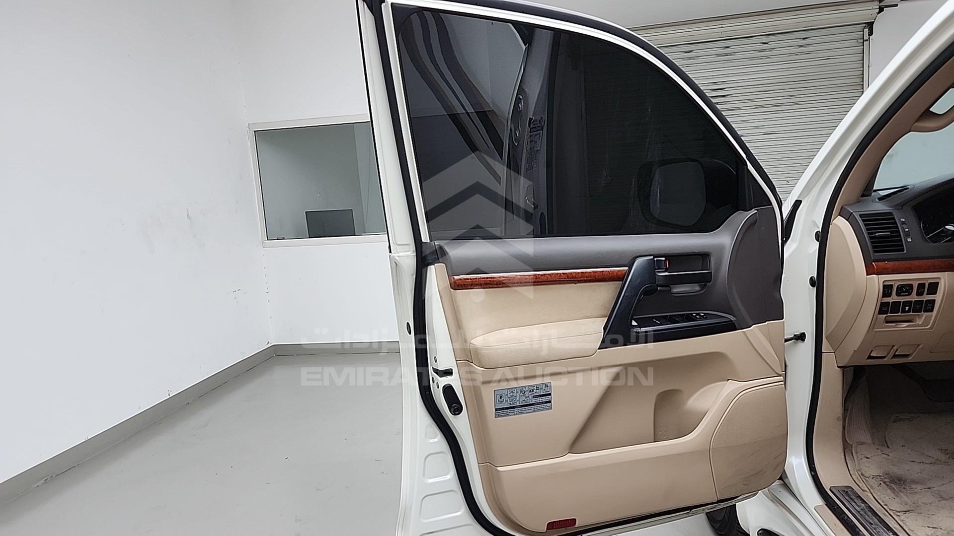 2013 TOYOTA LAND CRUISER VIN: JTMHV09JXD4095973