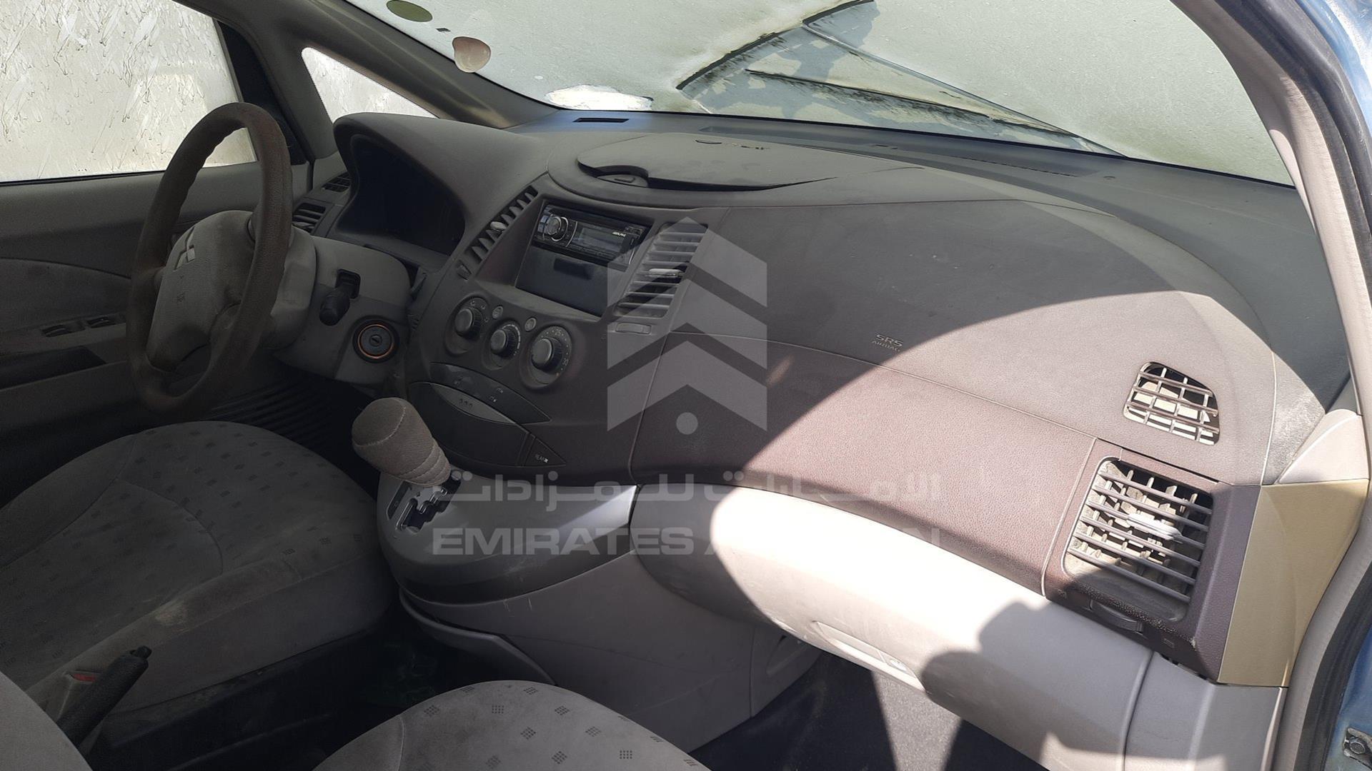 2005 MITSUBISHI GRANDIS VIN: JMYLRNA4W5Z703587