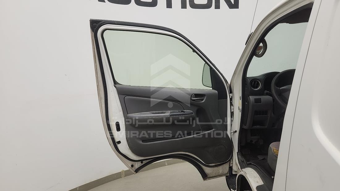 نيسان أورفان 2015 — الباب الأمامي الأيسر — صورة 5