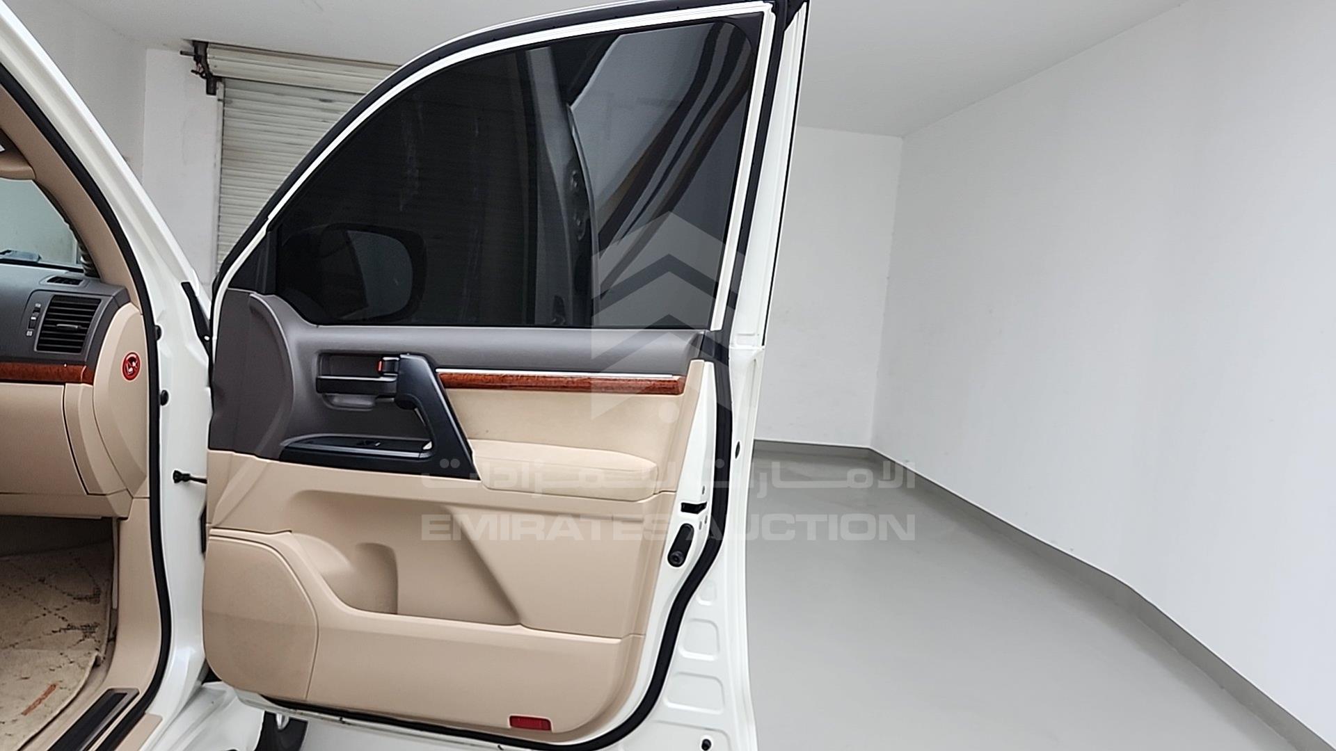 2013 TOYOTA LAND CRUISER VIN: JTMHV09JXD4095973