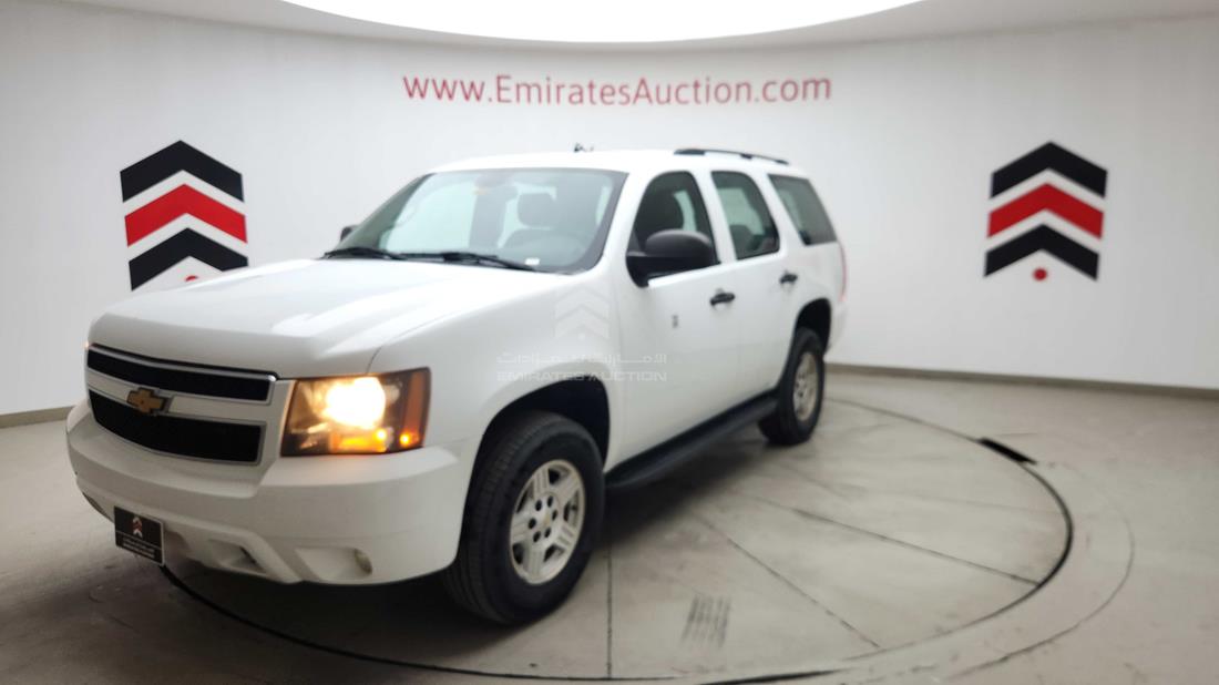 2008 Chevrolet Tahoe — Front Right Angle — Photo 10
