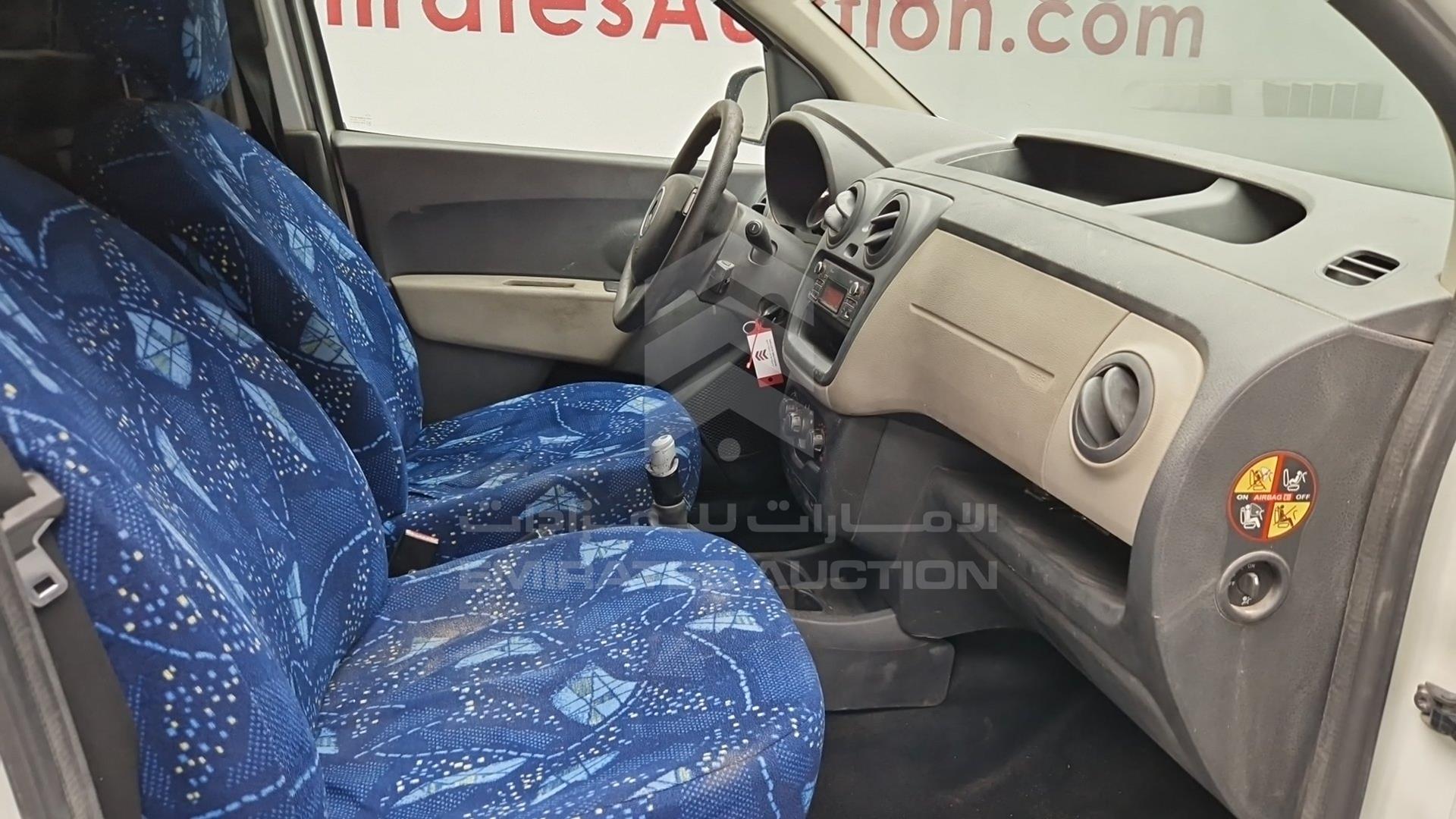 2017 RENAULT DOKKER VIN: VF18SRB46HG533781