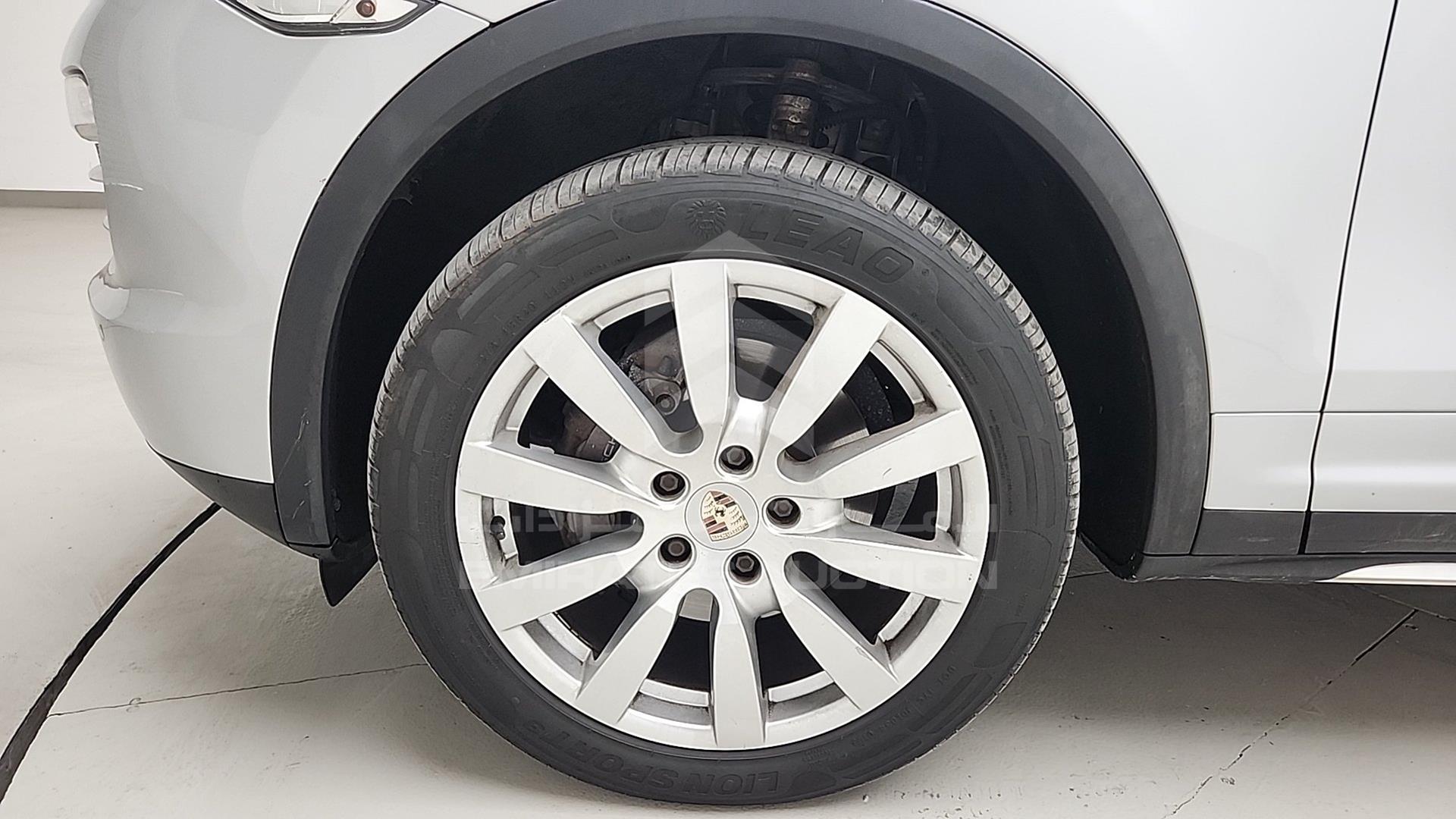2013 PORSCHE CAYENNE VIN: WP1ZZZ92ZDLA01710
