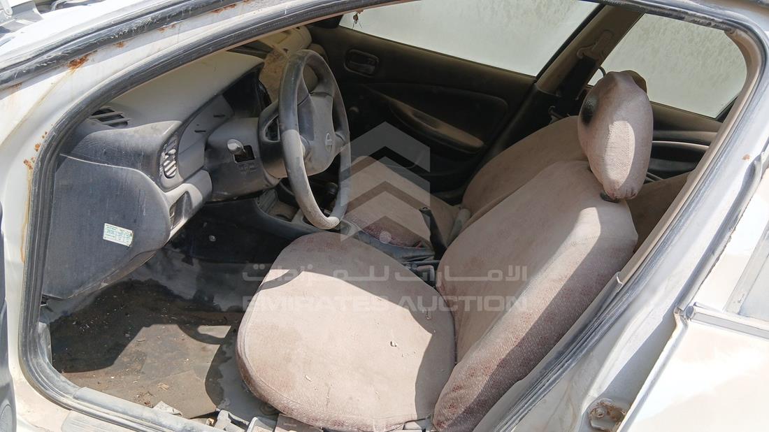 نيسان صني 2006 — زاوية السائق الأمامية اليسرى — صورة 11