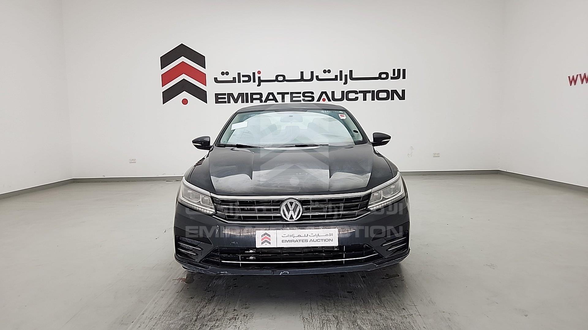 2017 VOLKSWAGEN PASSAT VIN: 1VWDT7A38HC025469