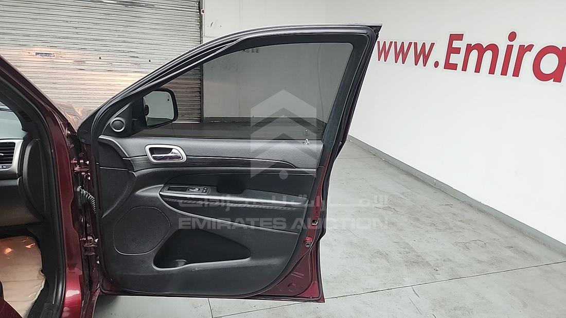 2019 Jeep Grand Cherokee — Front Right Door — Photo 28